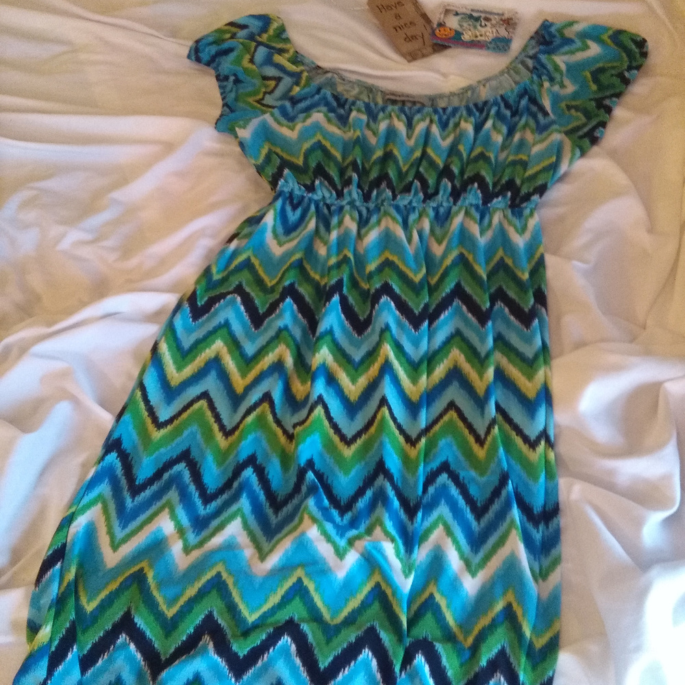 Zigzag print, knee length dress w empire waist
